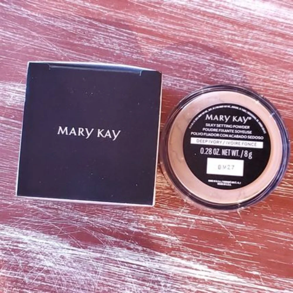 Mary Kay Silky Setting Powder Deep Ivory.